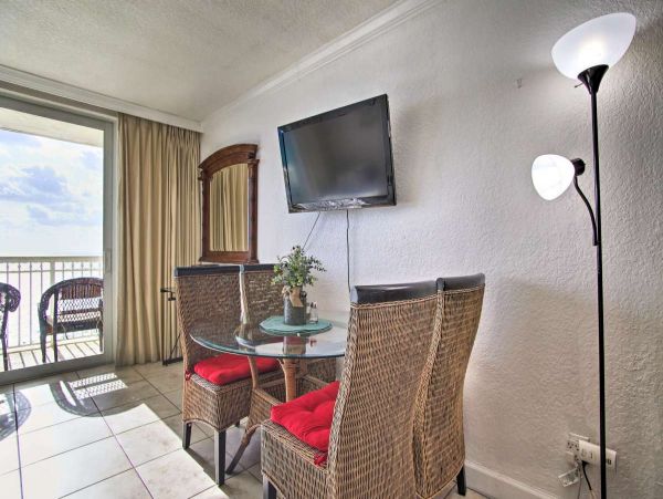 Cozy Vacation Studio Rental in Sunny Isles Beach Right on Beach
