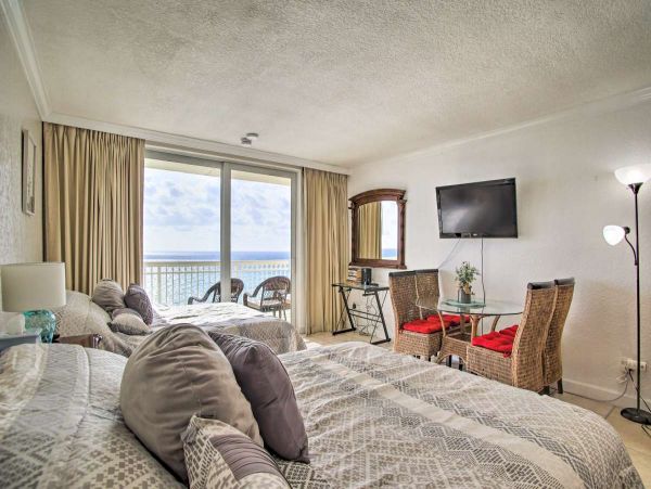 Cozy Vacation Studio Rental in Sunny Isles Beach Right on Beach