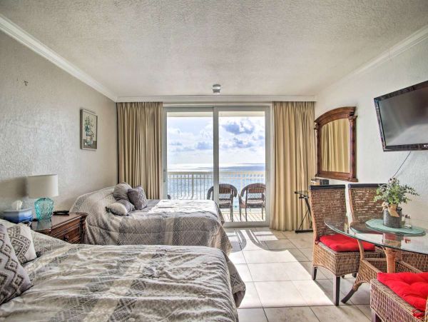 Cozy Vacation Studio Rental in Sunny Isles Beach Right on Beach