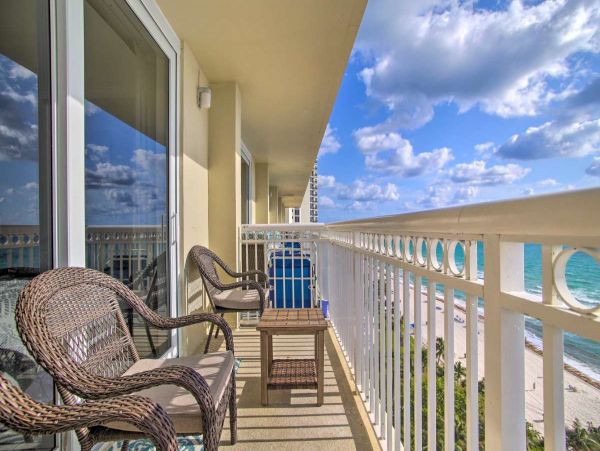 Cozy Vacation Studio Rental in Sunny Isles Beach Right on Beach