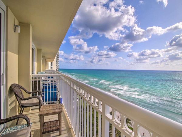 Cozy Vacation Studio Rental in Sunny Isles Beach Right on Beach