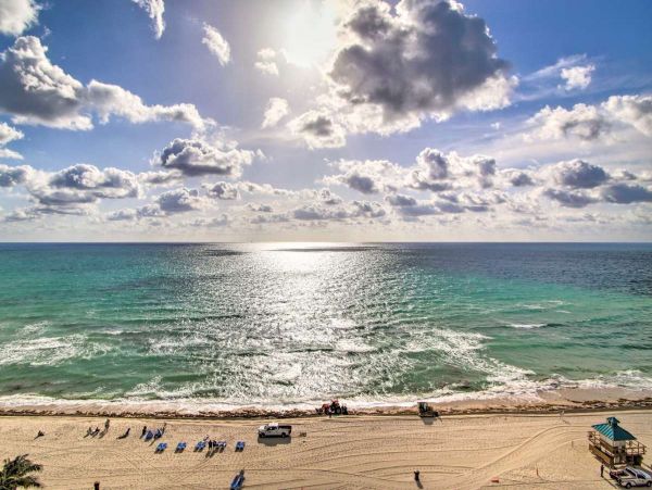 Cozy Vacation Studio Rental in Sunny Isles Beach Right on Beach