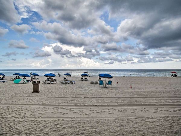 Cozy Vacation Studio Rental in Sunny Isles Beach Right on Beach