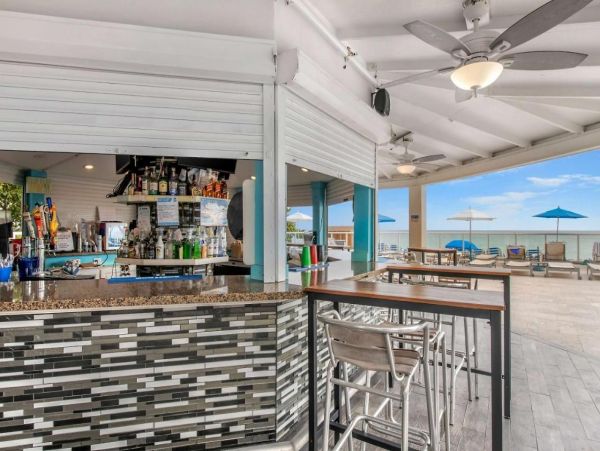Cozy Vacation Studio Rental in Sunny Isles Beach Right on Beach