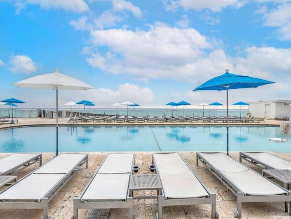 Cozy Vacation Studio Rental in Sunny Isles Beach Right on Beach