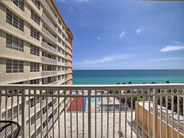 Sunny Isles Vacation Studio Four Guests Walk to Beach