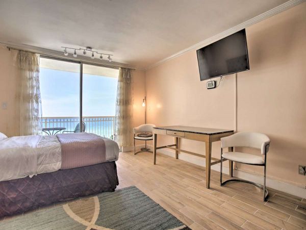 Sunny Isles Vacation Studio Four Guests Walk to Beach
