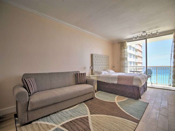Sunny Isles Vacation Studio Four Guests Walk to Beach