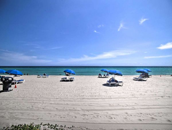 Sunny Isles Vacation Studio Four Guests Walk to Beach
