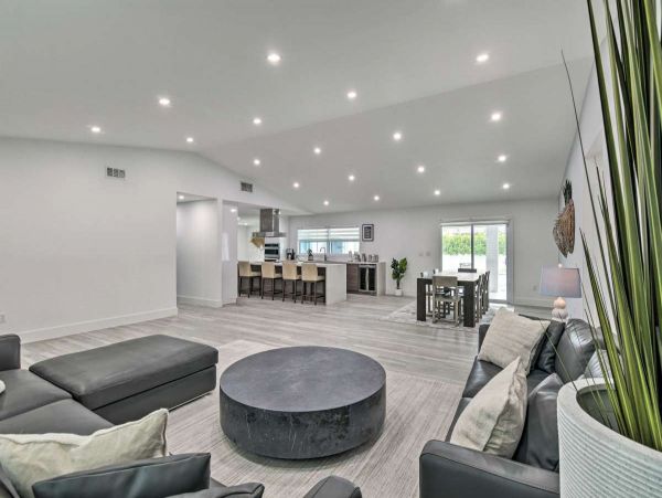 Gorgeous 5 Bedroom Vacation Home with Private Pool