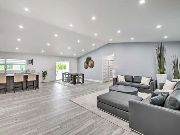 Gorgeous 5 Bedroom Vacation Home with Private Pool