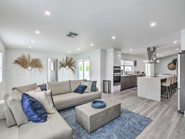 Gorgeous 5 Bedroom Vacation Home with Private Pool