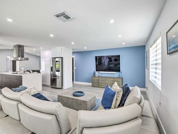 Gorgeous 5 Bedroom Vacation Home with Private Pool