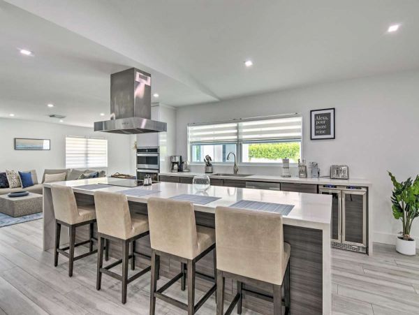 Gorgeous 5 Bedroom Vacation Home with Private Pool
