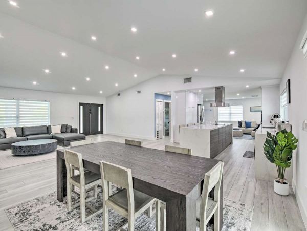 Gorgeous 5 Bedroom Vacation Home with Private Pool