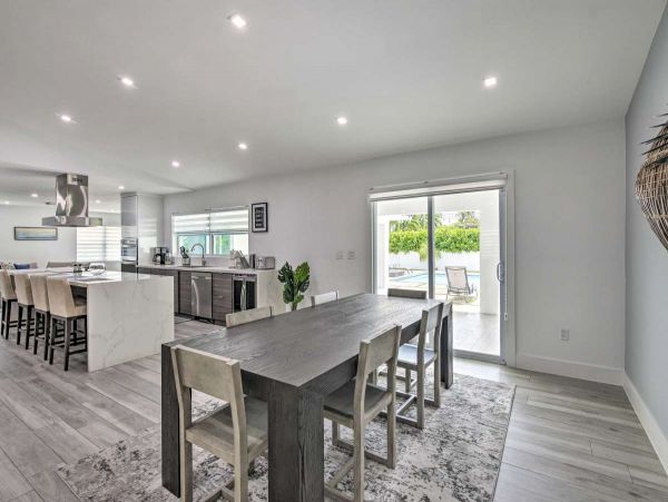 Gorgeous 5 Bedroom Vacation Home with Private Pool