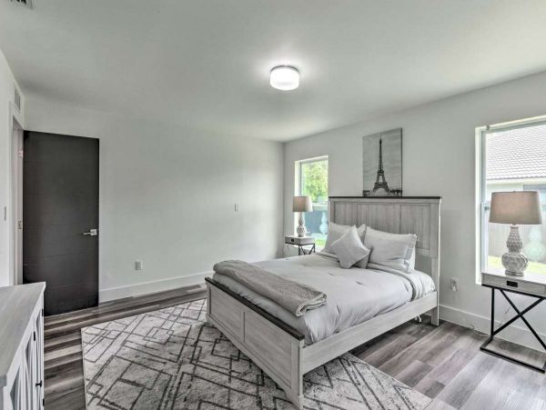 Gorgeous 5 Bedroom Vacation Home with Private Pool