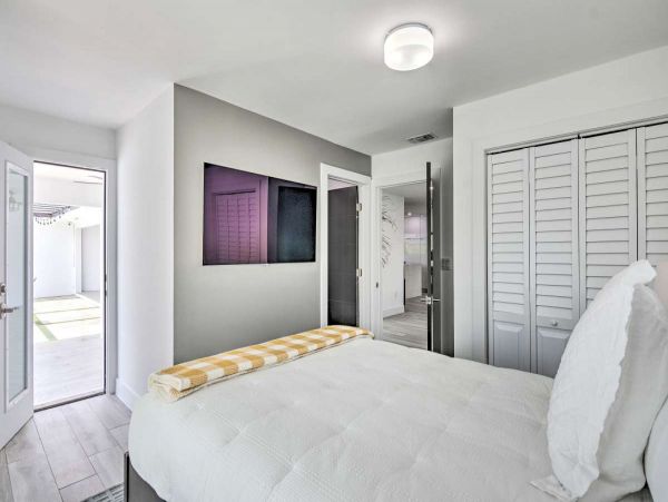 Gorgeous 5 Bedroom Vacation Home with Private Pool