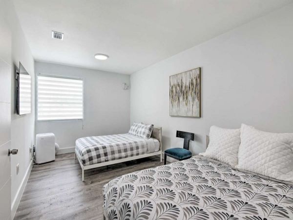 Gorgeous 5 Bedroom Vacation Home with Private Pool