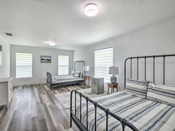 Gorgeous 5 Bedroom Vacation Home with Private Pool
