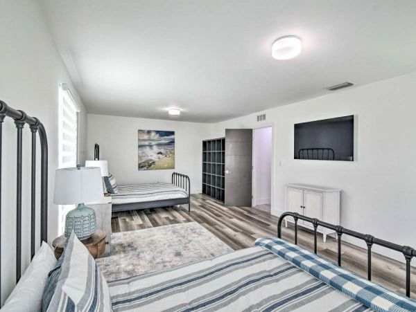 Gorgeous 5 Bedroom Vacation Home with Private Pool