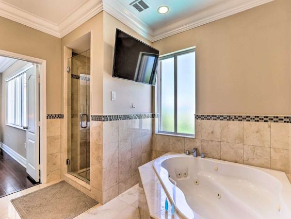 Miami Beach 4 Bedroom Home with Pool & Dock