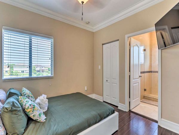 Miami Beach 4 Bedroom Home with Pool & Dock