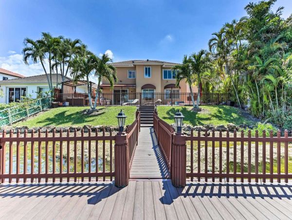 Miami Beach 4 Bedroom Home with Pool & Dock