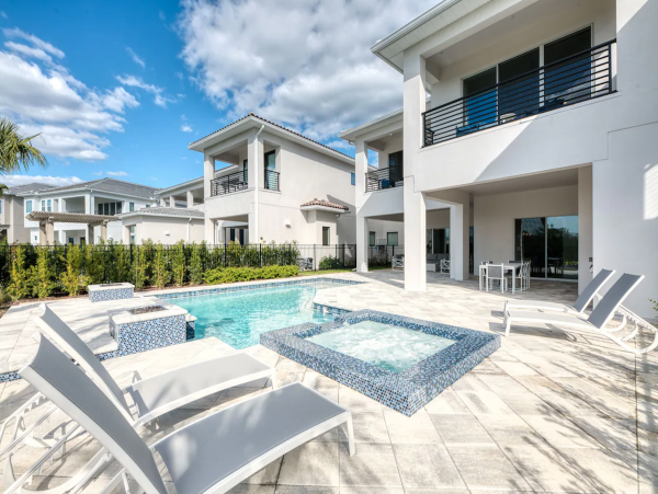 Bears Den Luxury Rental on 18th Hole