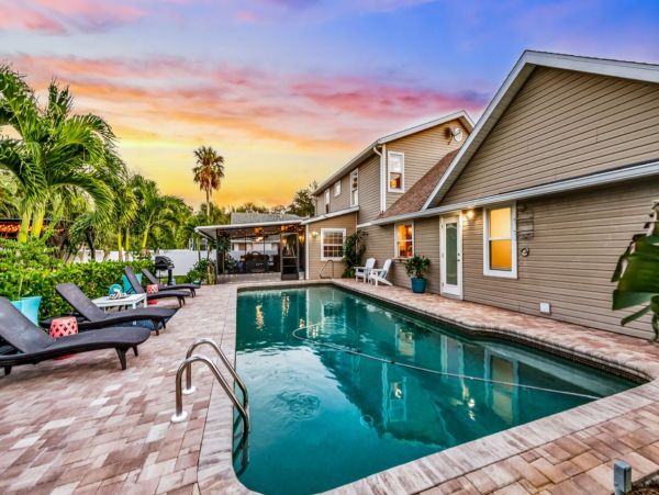 Gorgeous Vacation Home with Private Pool Sleeps 12