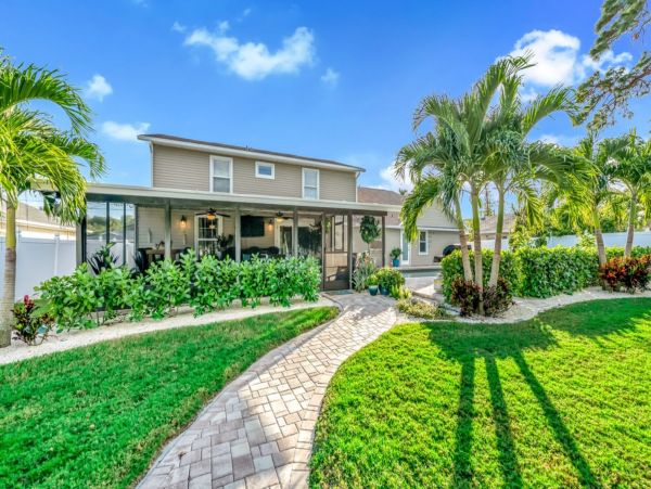 Gorgeous Vacation Home with Private Pool Sleeps 12