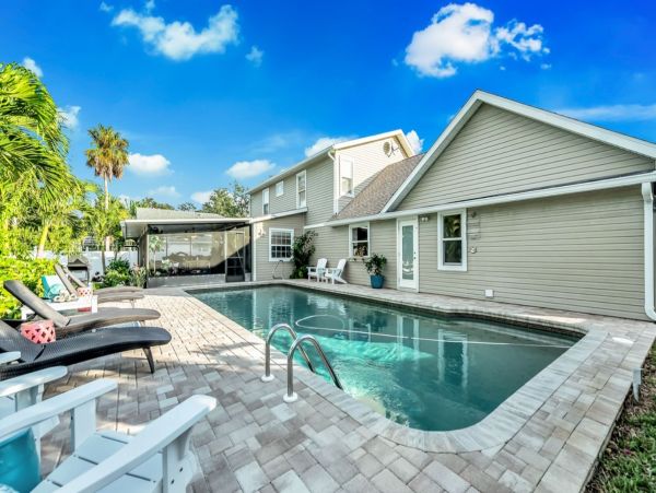 Gorgeous Vacation Home with Private Pool Sleeps 12
