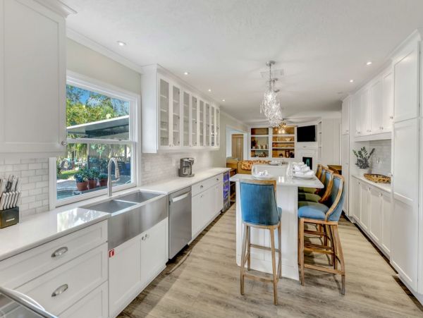 Gorgeous Vacation Home with Private Pool Sleeps 12