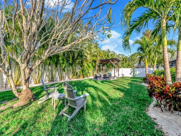 Gorgeous Vacation Home with Private Pool Sleeps 12