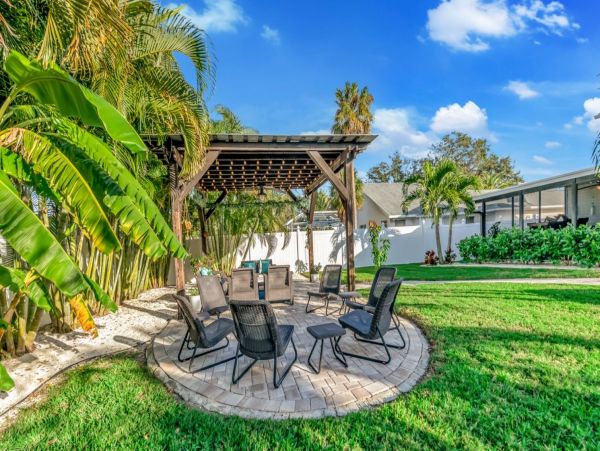 Gorgeous Vacation Home with Private Pool Sleeps 12