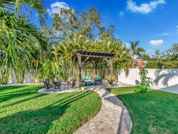 Gorgeous Vacation Home with Private Pool Sleeps 12