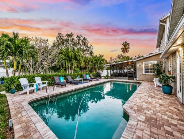 Gorgeous Vacation Home with Private Pool Sleeps 12