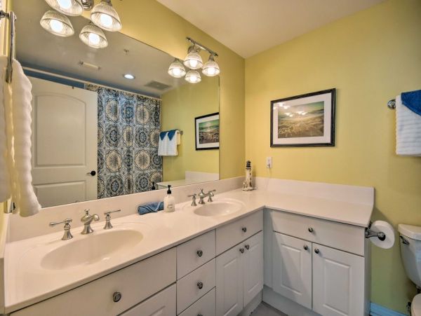 Navarre Beach Three Bedroom Vacation Condo Right on the Beach