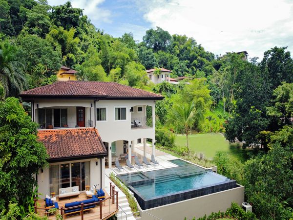 Luxury Vacation Villa in Jaco with Infinity Pool Sleeps 10