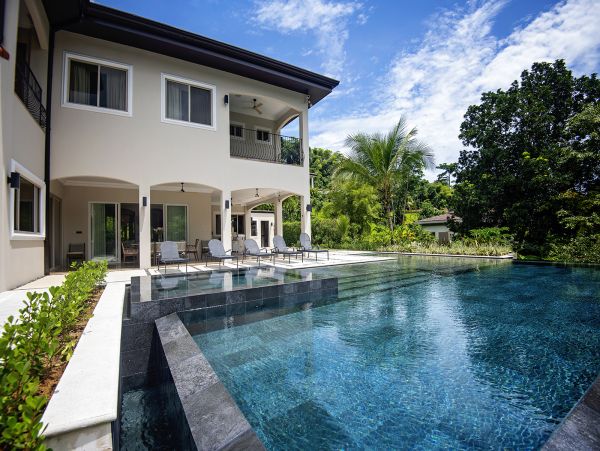 Luxury Vacation Villa in Jaco with Infinity Pool Sleeps 10