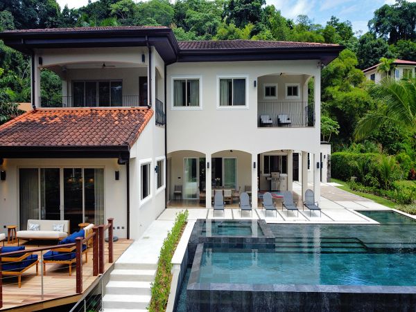 Luxury Vacation Villa in Jaco with Infinity Pool Sleeps 10