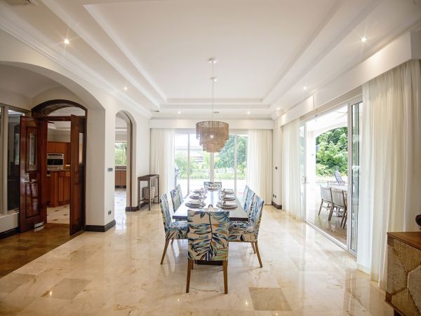 Luxury Vacation Villa in Jaco with Infinity Pool Sleeps 10