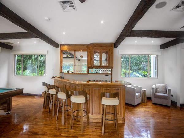 Luxury Vacation Villa in Jaco with Infinity Pool Sleeps 10