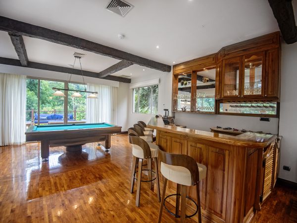 Luxury Vacation Villa in Jaco with Infinity Pool Sleeps 10