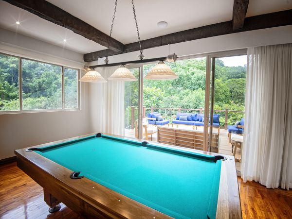 Luxury Vacation Villa in Jaco with Infinity Pool Sleeps 10