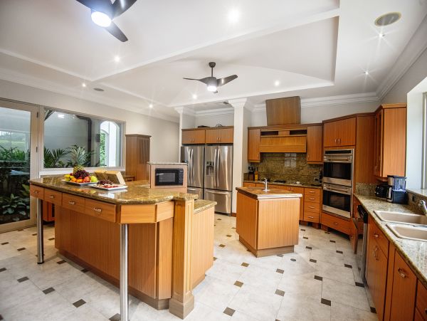 Luxury Vacation Villa in Jaco with Infinity Pool Sleeps 10