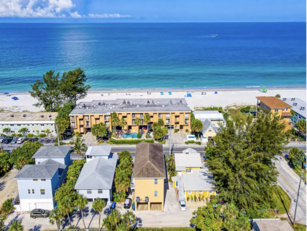 Anna Maria Island 3 Bedroom Short Walk to Beach