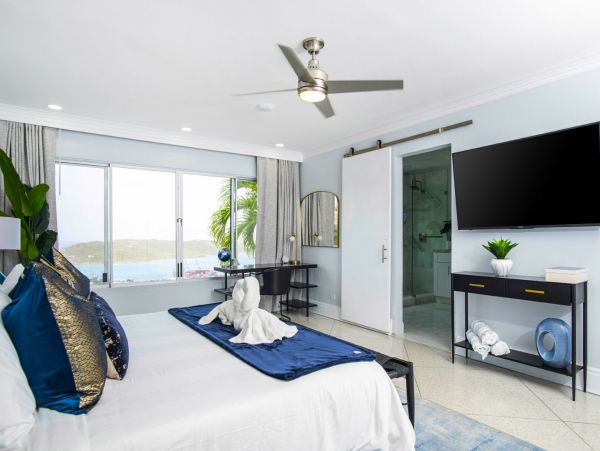 Three Individual Villas with Amazing Views & Pool