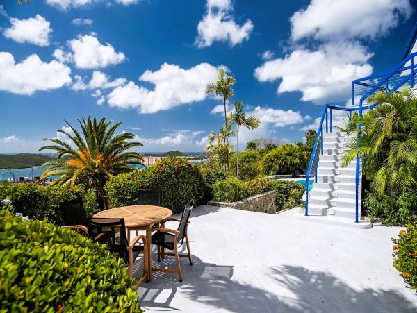 Three Individual Villas with Amazing Views & Pool