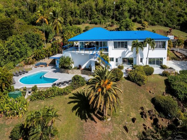 Three Individual Villas with Amazing Views & Pool